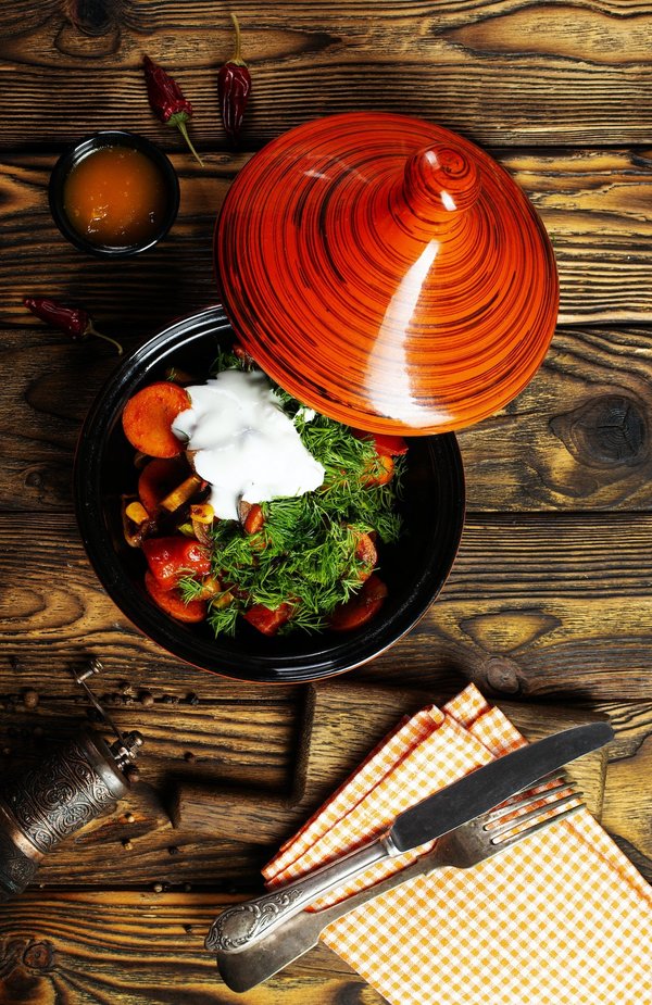 Comment entretenir son plat à tajine en terre cuite ?